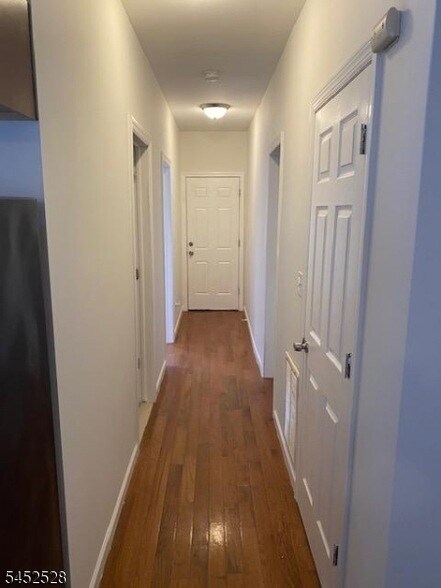 Photo - 142 Abinger Pl