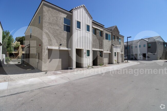 Building Photo - 8323 N 22nd Dr Rental