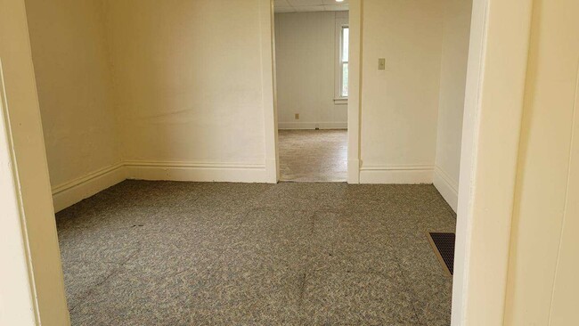Building Photo - 517 E Broadway St Unit 517 Rental
