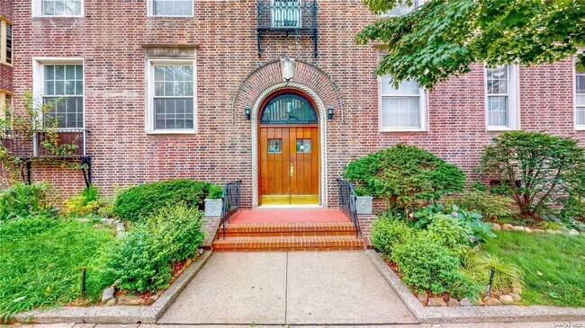 Photo - 37-28 85th St