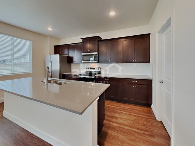 Photo - 933 N Barkvine Ave