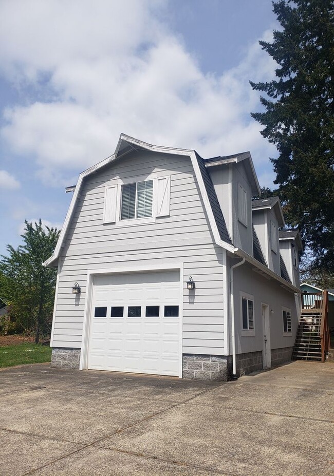 Charming Apartment in Forest Grove Near th... - Charming Apartment in Forest Grove Near th...