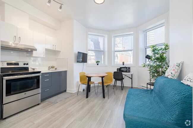 2 chambres, 1 salle de bain - 450 pi² - Cuisine - 2238 Du Souvenir