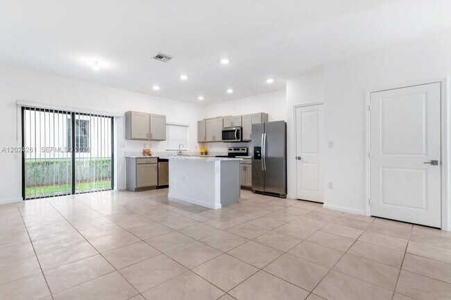 1170 SW 7th Ct