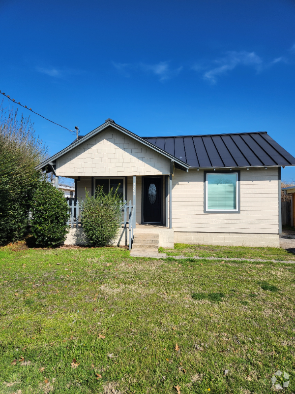 Building Photo - 7204 Charbonneau St Rental