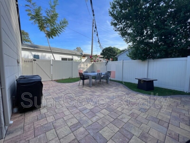 Photo - 725 28th St N