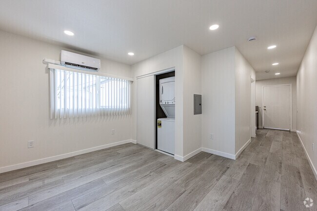 Estudio - 400 pies cuadrados - Dormitorio - 11926 Bellflower Blvd