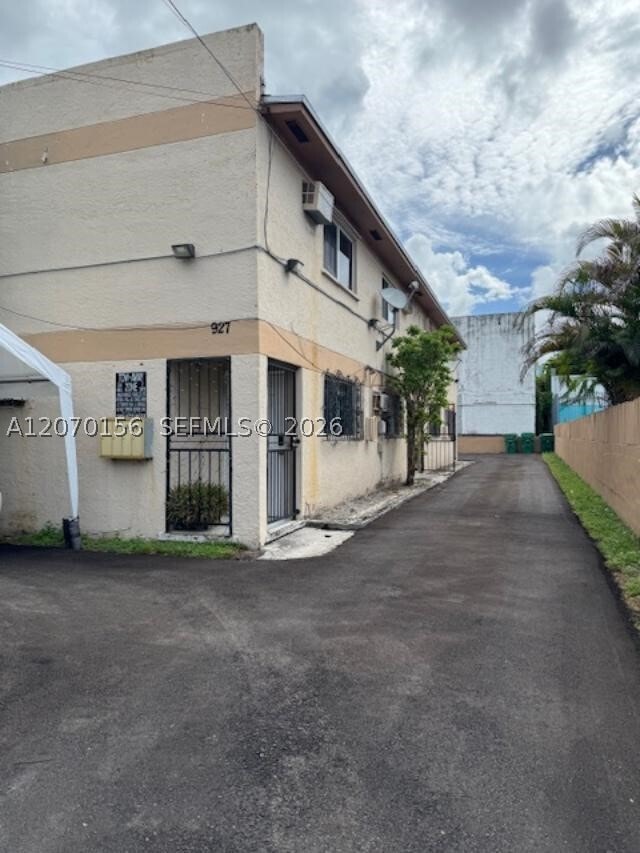 Building Photo - 927 NW 7th St