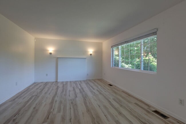 Photo - Cozy 3-bedroom 2 baths in Kirkland.