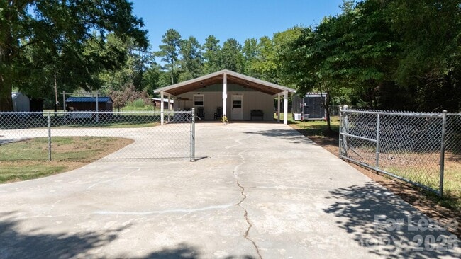 Photo - 734 Culp Ferguson Rd