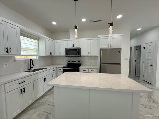 2301 E San Andrea St Unit 4