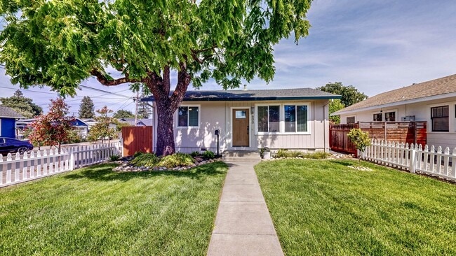 Building Photo - Bright Newly Refurbished Two Bedroom One Bath Single Family Home