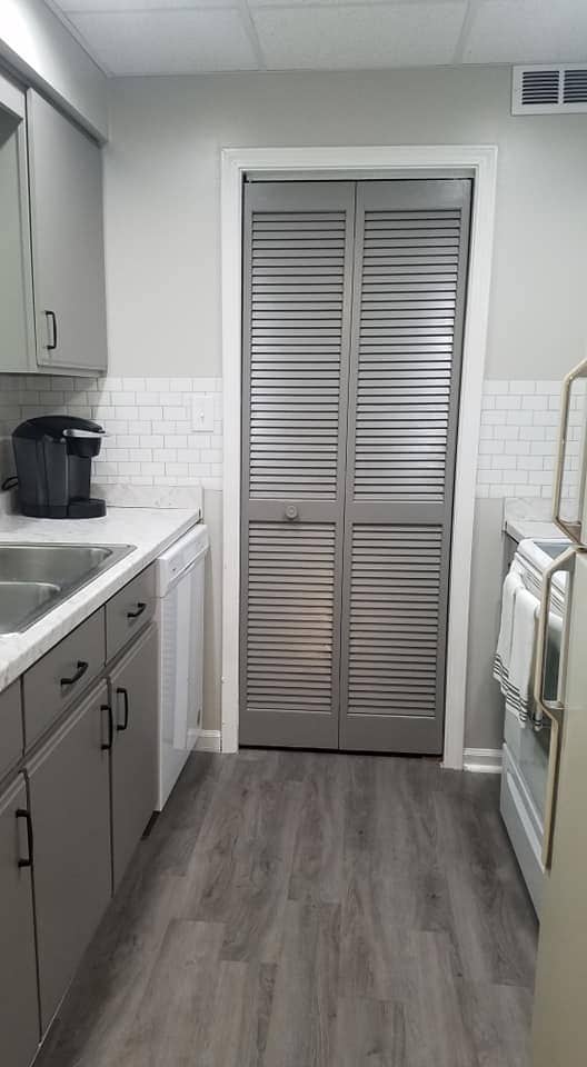 Fully stocked kitchen - 136 Cambridge Ave W Unit 14