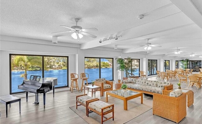 Photo - 1401 N Riverside Dr Unidad 1205