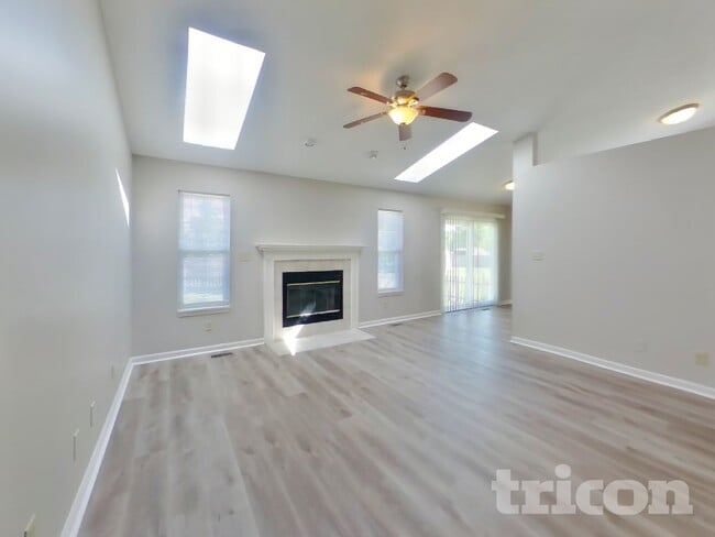 Photo - 945 Center St