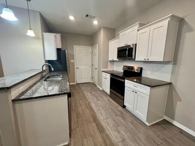 Photo - Beautiful 3 Bed/2 Bath Single Story Duplex...