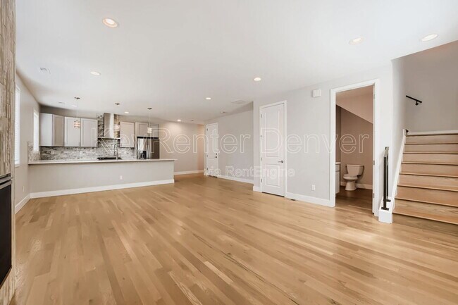 Photo - 758 S Leyden St