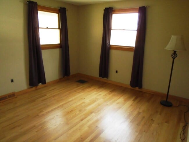 Photo - 5939 Shelburne Rd