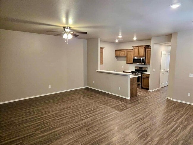 Photo - 916 Coles Creek