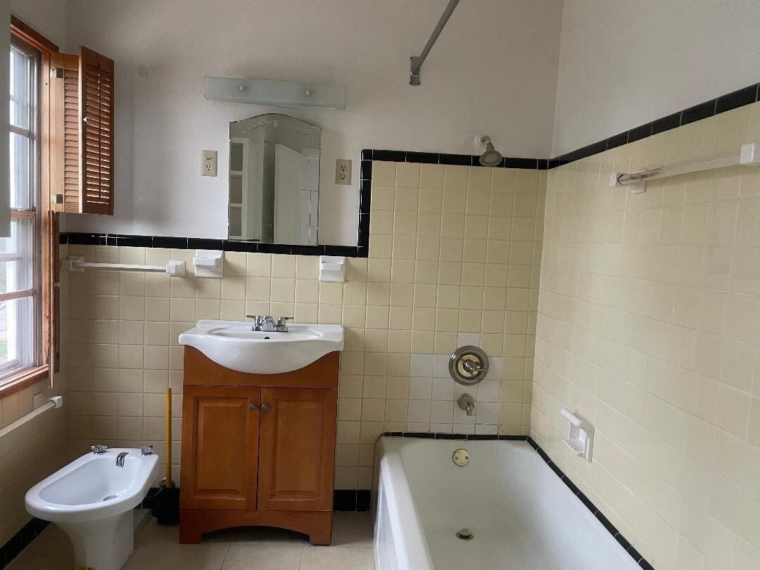 Photo - 2215 Dorrington St