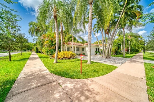 Photo - 104 Santander Ave