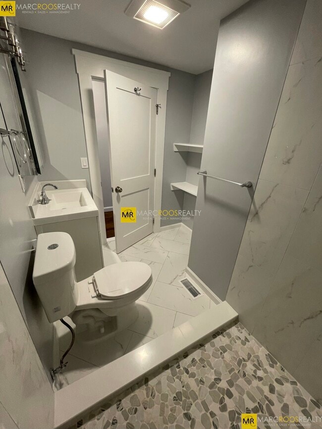 Photo - 33 Raymond Ave Unit 2