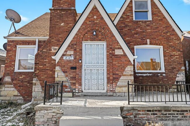 Photo - 18285 Snowden St