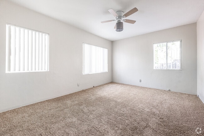 1BR, 1BA - 550SF - Bedroom