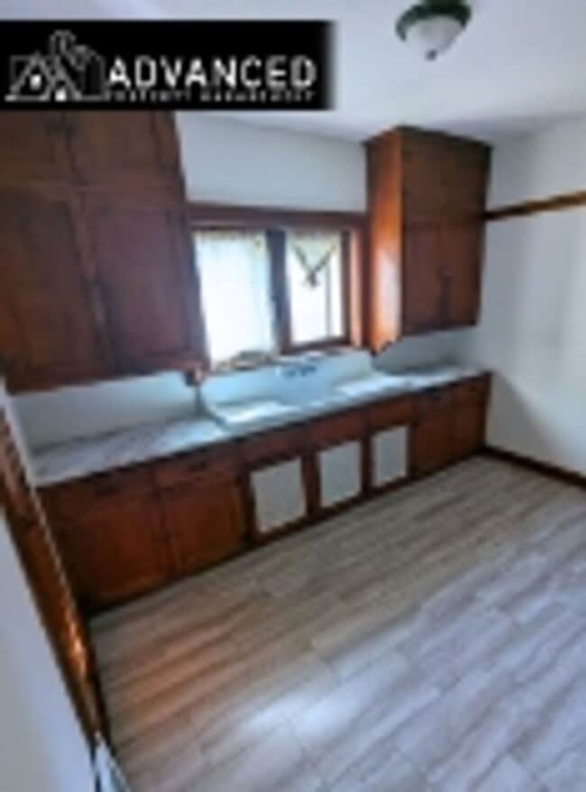 Photo - Charming 2-Bedroom Lower Unit in Milwaukee’s Tippecanoe Neighborhood – Available Now!