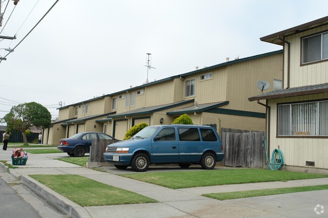 Building Photo - 10541 Geil St Rental