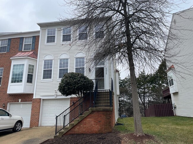 Photo - Elegant And Spacious 3 Bed 3.5 Bath Townhome In Vibrant Loudon Parkway Center