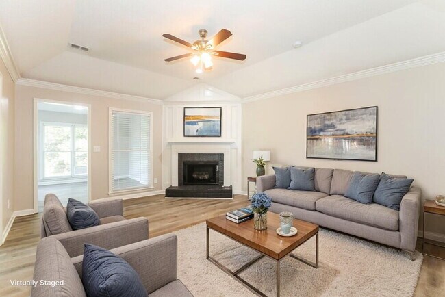 Photo - 1001 Crown Corners Dr