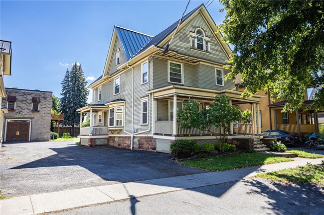 Building Photo - 257 Averill Ave Rental