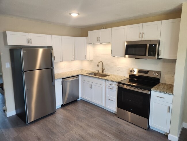 Kitchen - 815 Sun Valley Dr