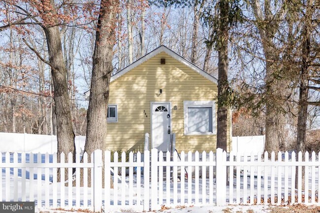 Building Photo - 244 Nelson Ave Rental