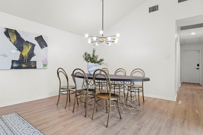 Building Photo - 2019 Wilcrest Dr