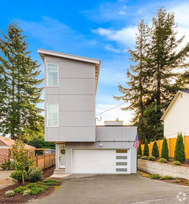 Building Photo - North Seattle Newer 3 Bedroom 3.5 Bath Home