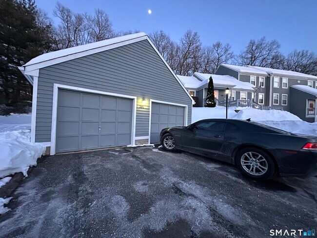 Photo - 203 Oakland St