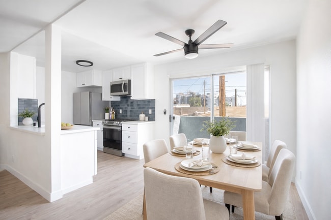 Building Photo - 5740 Camellia Ave Unit 206