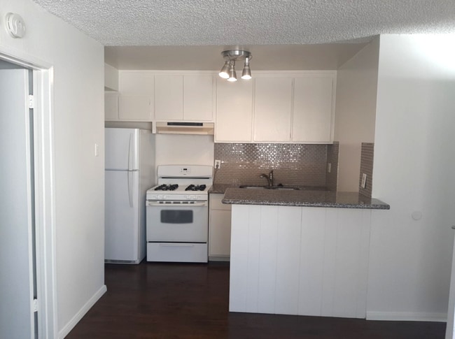 Building Photo - 129 38th Pl Unit B