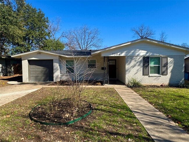 Building Photo - 1304 Hillcrest Dr