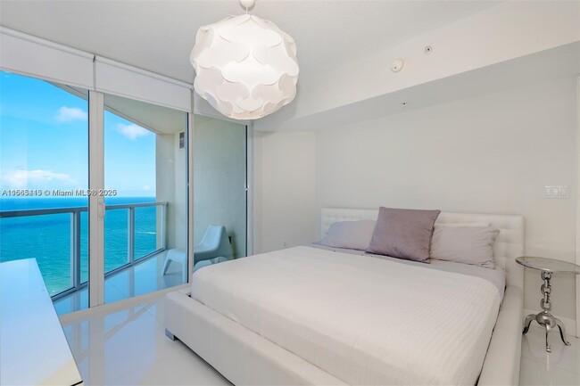 Photo - 16699 Collins Ave Unidad 3505 Rental