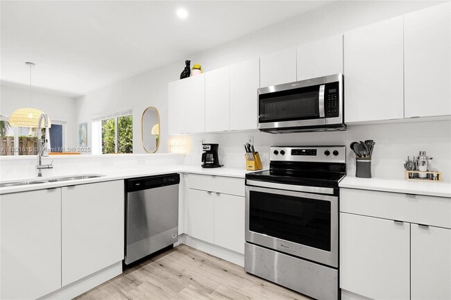 Photo - 1123 NE 23rd Ter