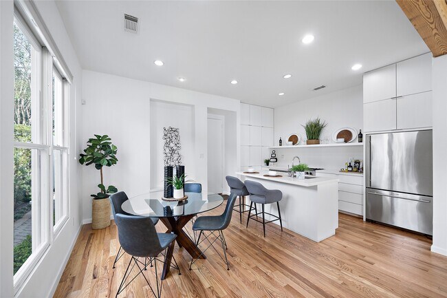 Photo - 2437 North Blvd