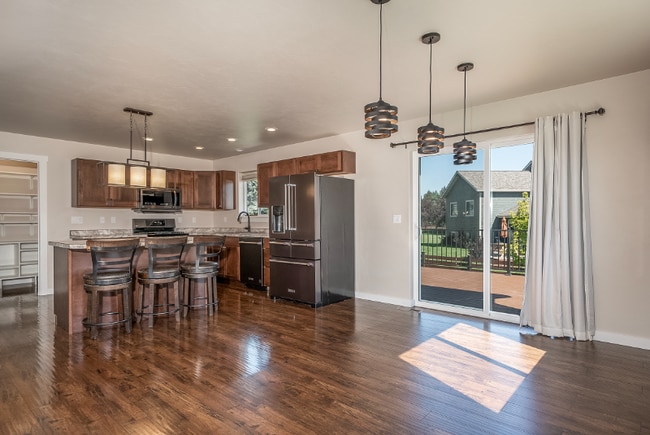 Building Photo - 402 Mill Creek Ct Rental