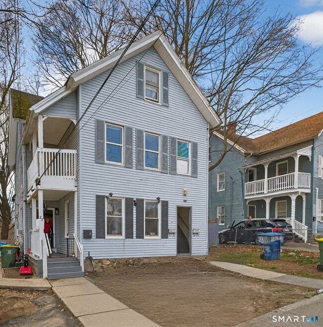 Building Photo - 27 Beacon St Unit 3