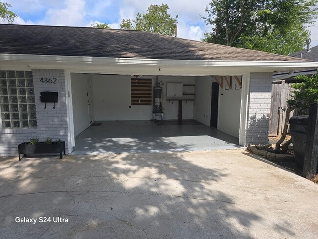 Photo - 4862 Creekbend Dr