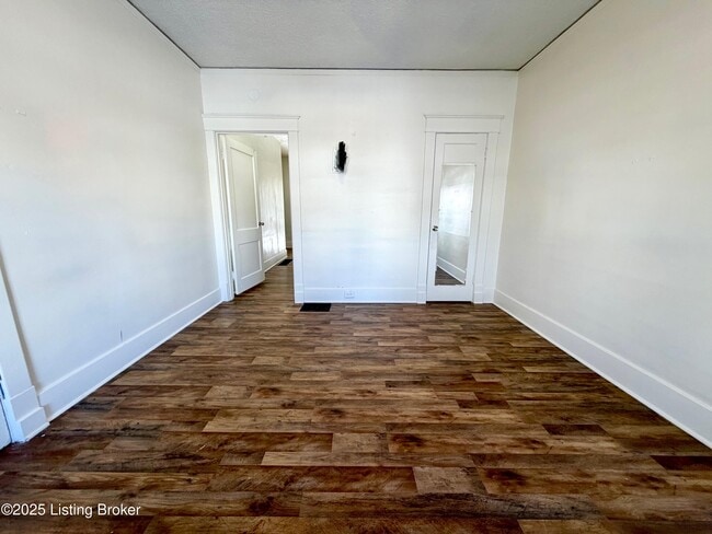 Photo - 2320 W Oak St