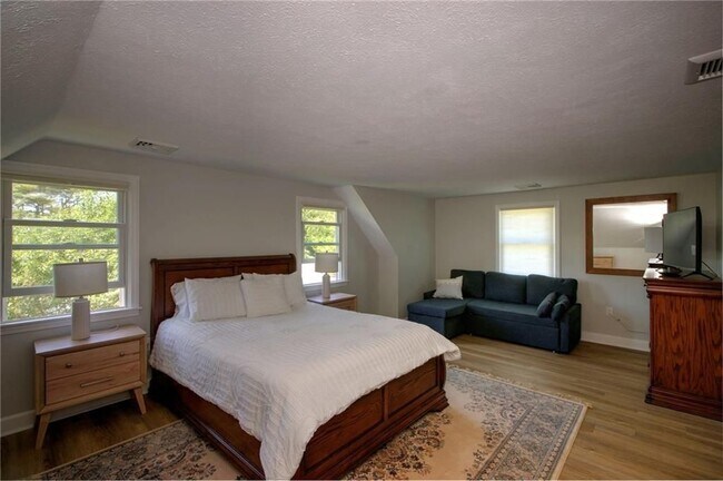27 Sunset Dr