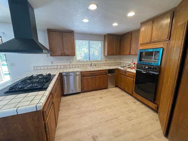 Photo - Golf Course- On The Mesa 3 Bedrooms, 2 Bathrooms, New Paint,